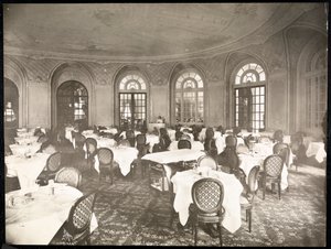 Ruokasali Copley Plaza -hotellissa Bostonissa, 1912 tai 1913 (hopeagelatiiniprintti)